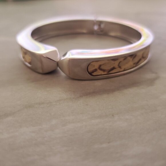 ✨ Stella and Dot Snakeskin Emerson Hinged Bangle ✨ - Picture 1 of 11